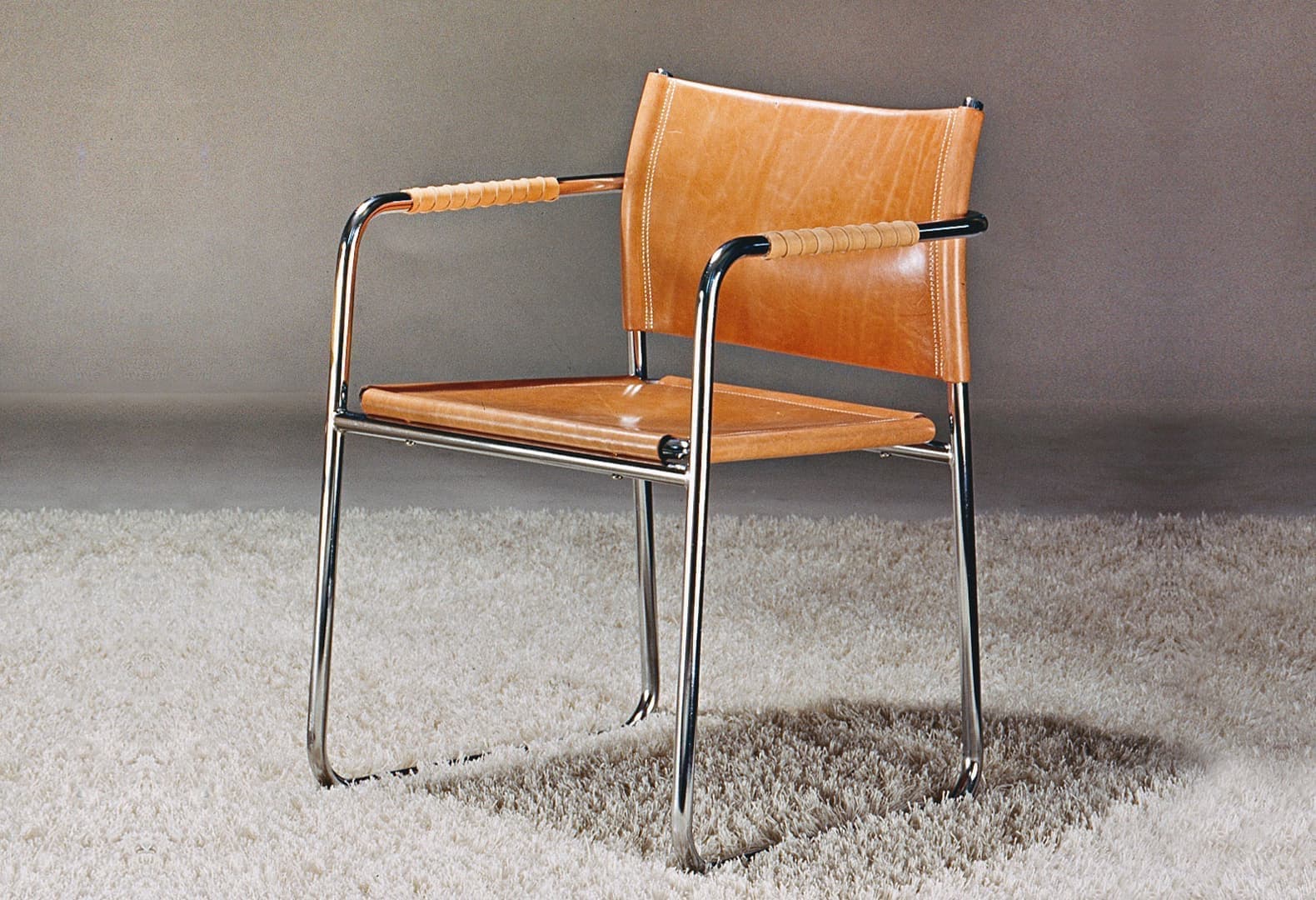 Кресло AMIRAL (дизайн Карин Мобринг), 1970 год. Фото: IKEA; Pamono.eu