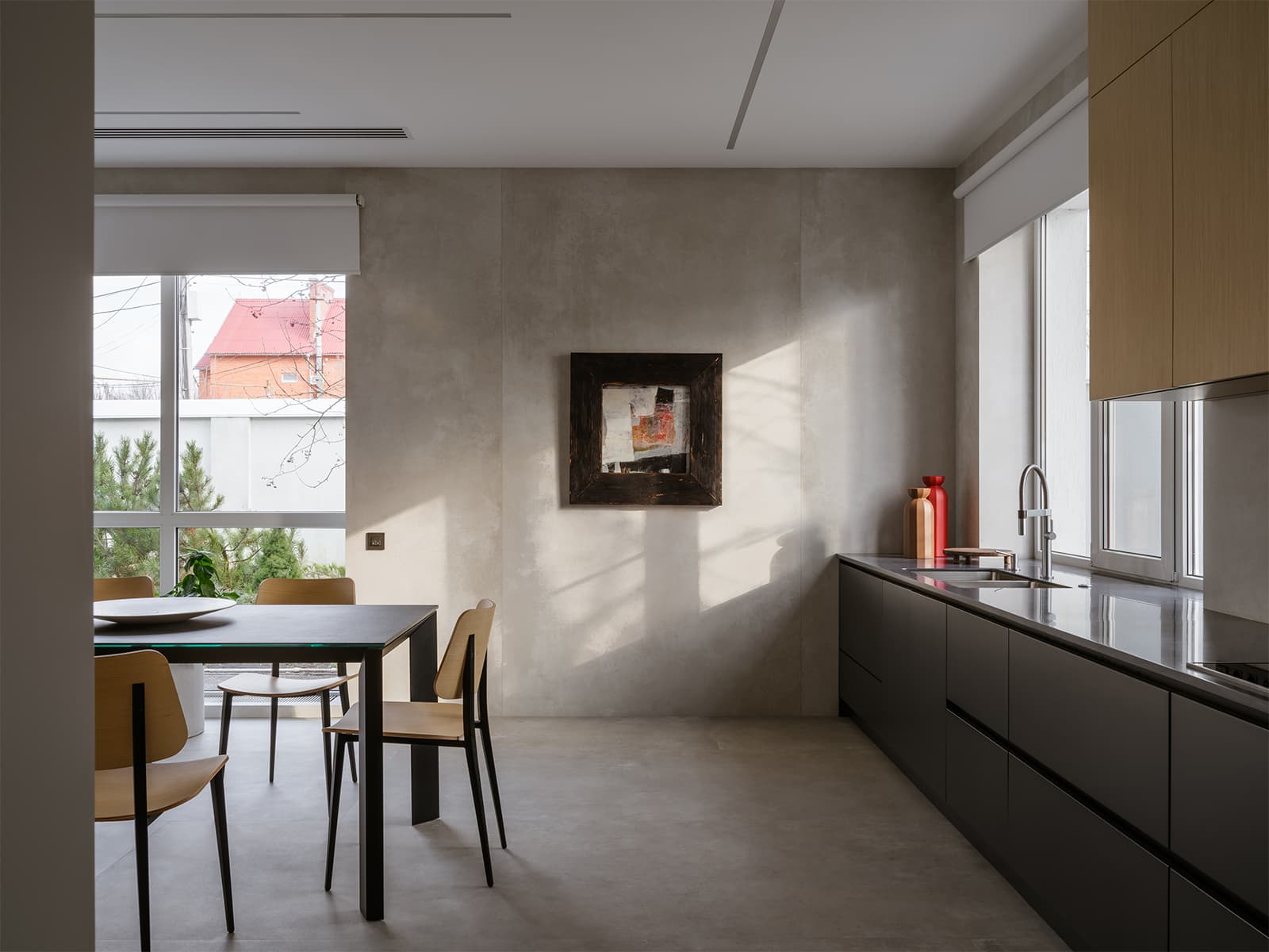 Модернистский интерьер квартиры с винтажными деталями — проект Architectural Studio RE