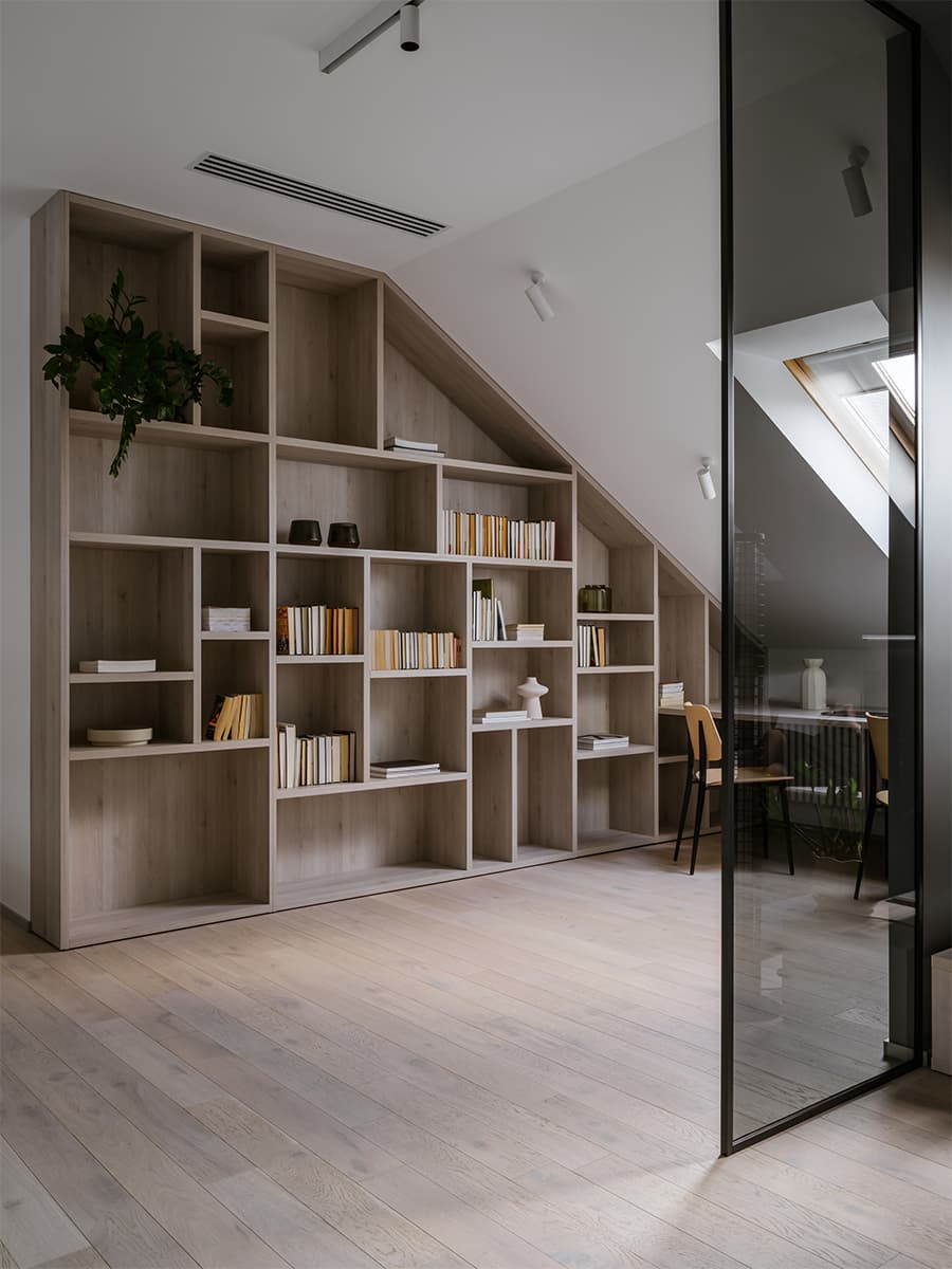 Модернистский интерьер квартиры с винтажными деталями — проект Architectural Studio RE