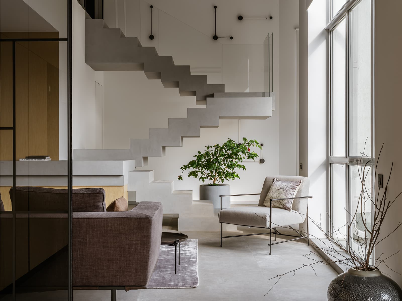 Модернистский интерьер квартиры с винтажными деталями — проект Architectural Studio RE