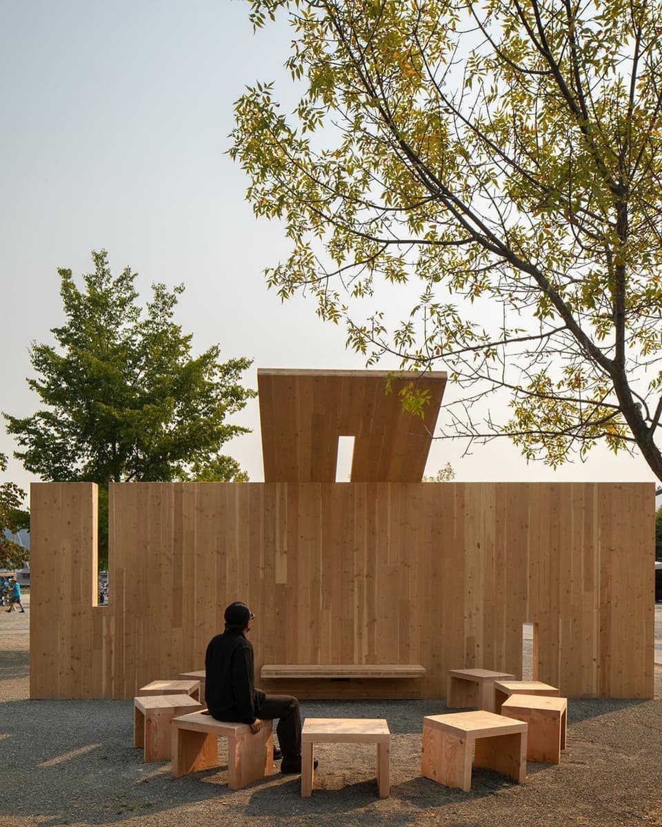 Инсталляция Public Display. Майкл Беннетт (Studio Kër) ■ Gansevoort Plaza. Фото: Michael Bennett