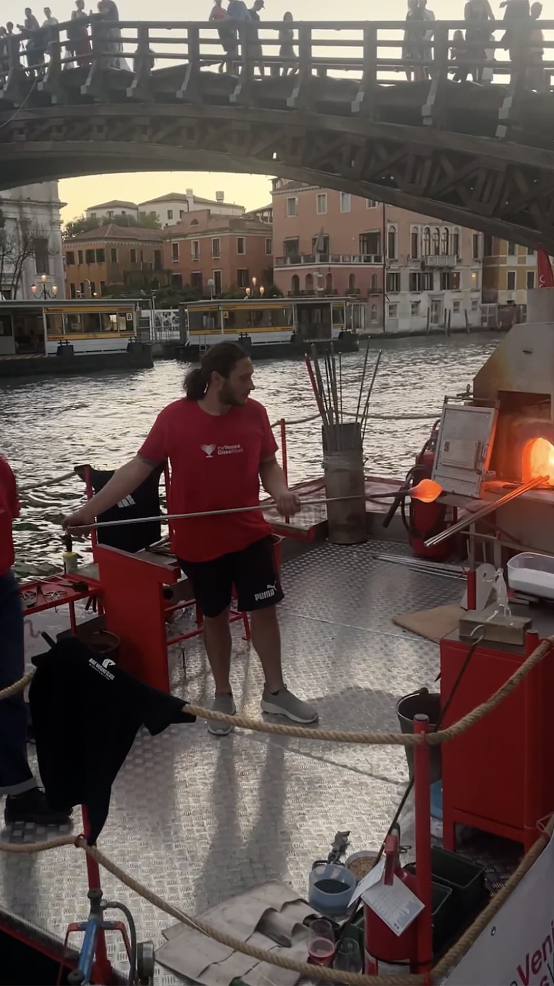 Venice Glass Week 2023 Перформанс на лодке