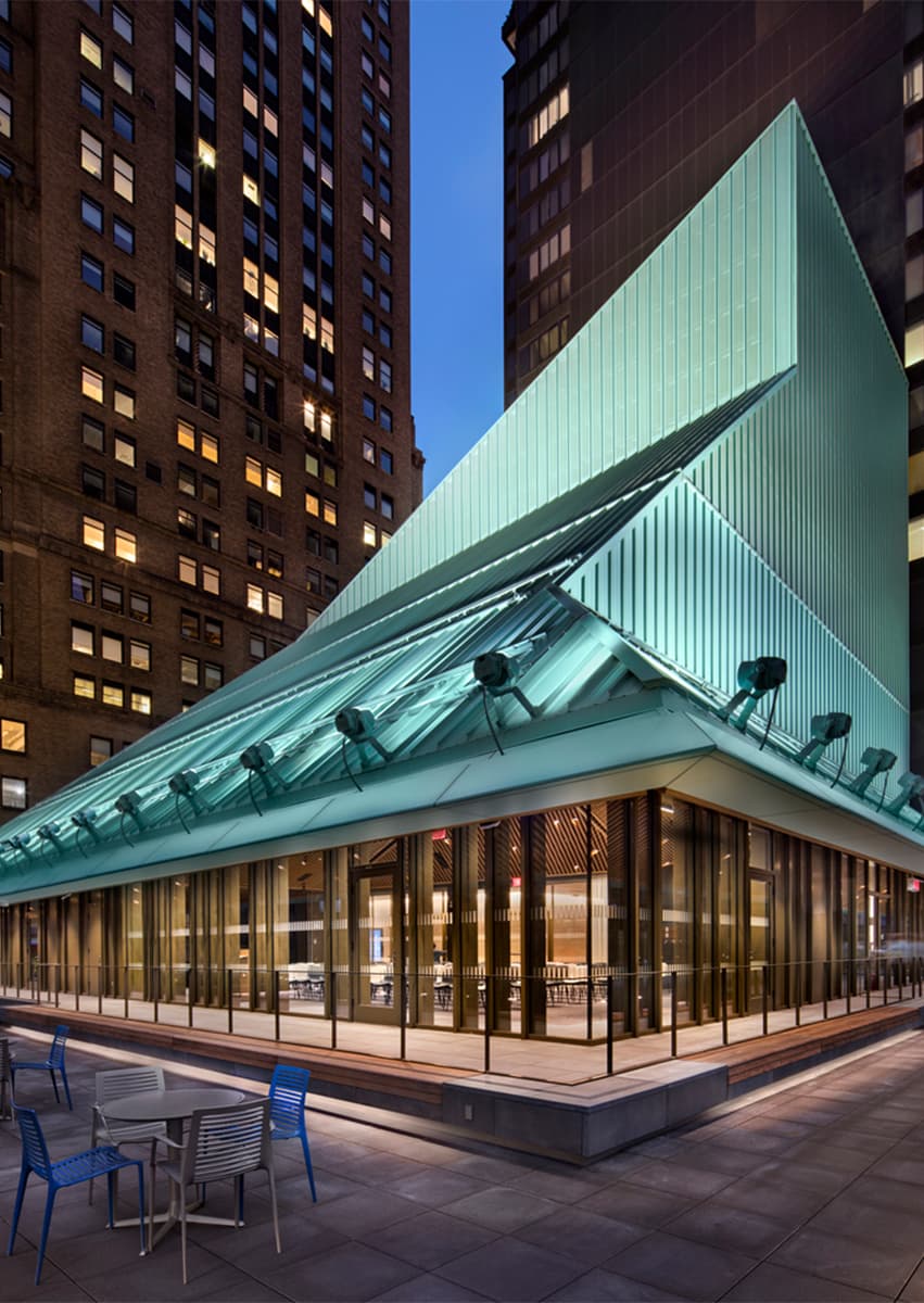 Библиотека при Фонде Ставроса Ниархоса в Нью-Йорке. Проект Mecanoo и Beyer Blinder Belle Architects & Planners. Фото: John Bartelstone