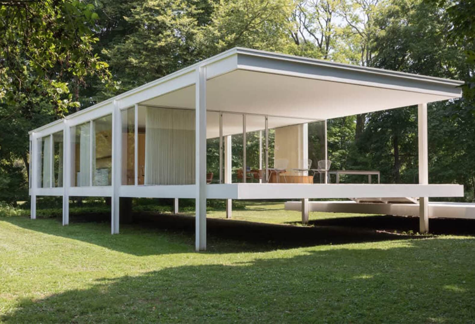 Людвиг Мис ван дер Роэ, Farnsworth House near Plano, Illinois, 1951. Фото: Paul R. Burley