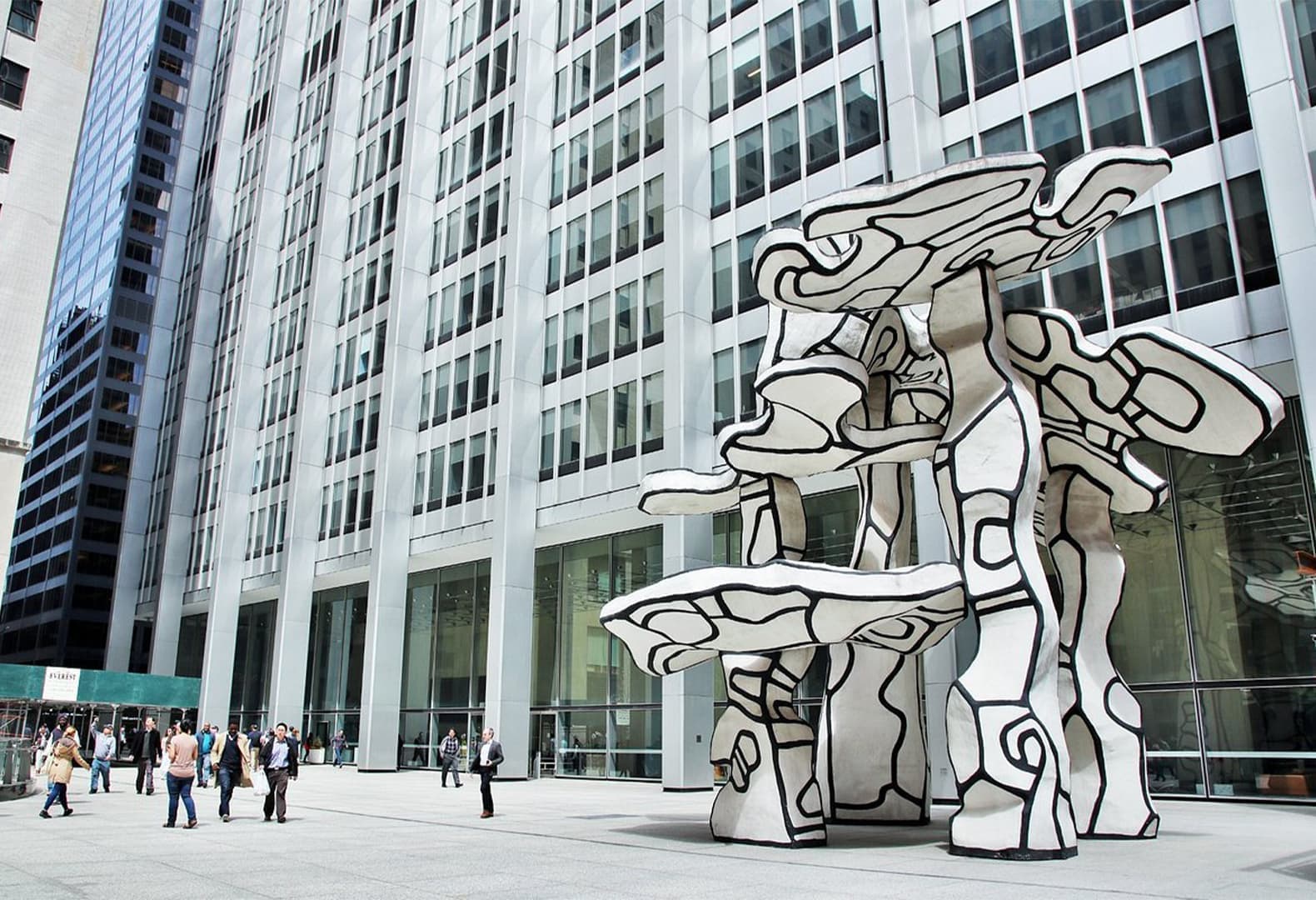 «Группа четырех деревьев» Жана Дюбюффе, Chase Manhattan Plaza