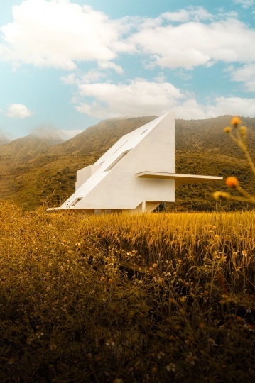 Геометрический павильон в рисовых полях по проекту Lin Architecture