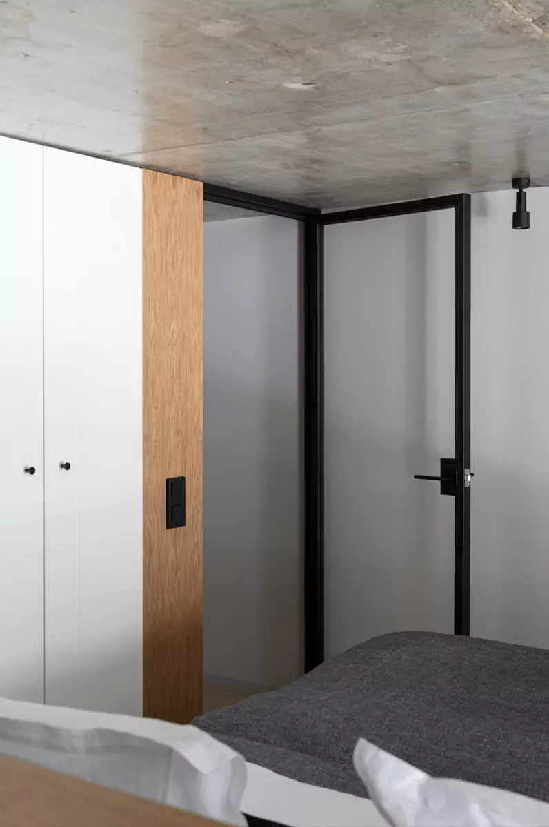 Дополнительный этаж и бетонные поверхности в интерьере небольшой московской квартиры – проект Наталии Рыбаковой