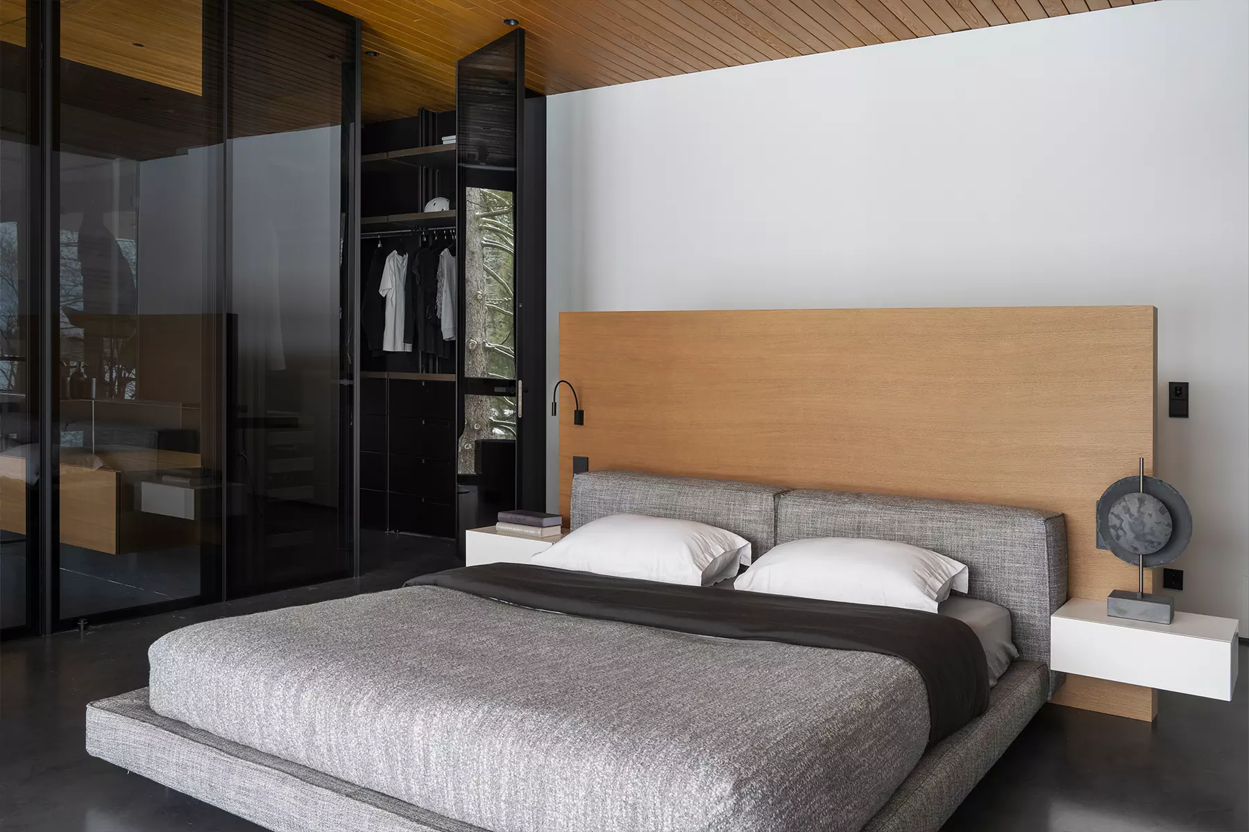 Два камина и просторные веранды в интерьере загородного дома для московской семьи — проект Аны Сергиенко