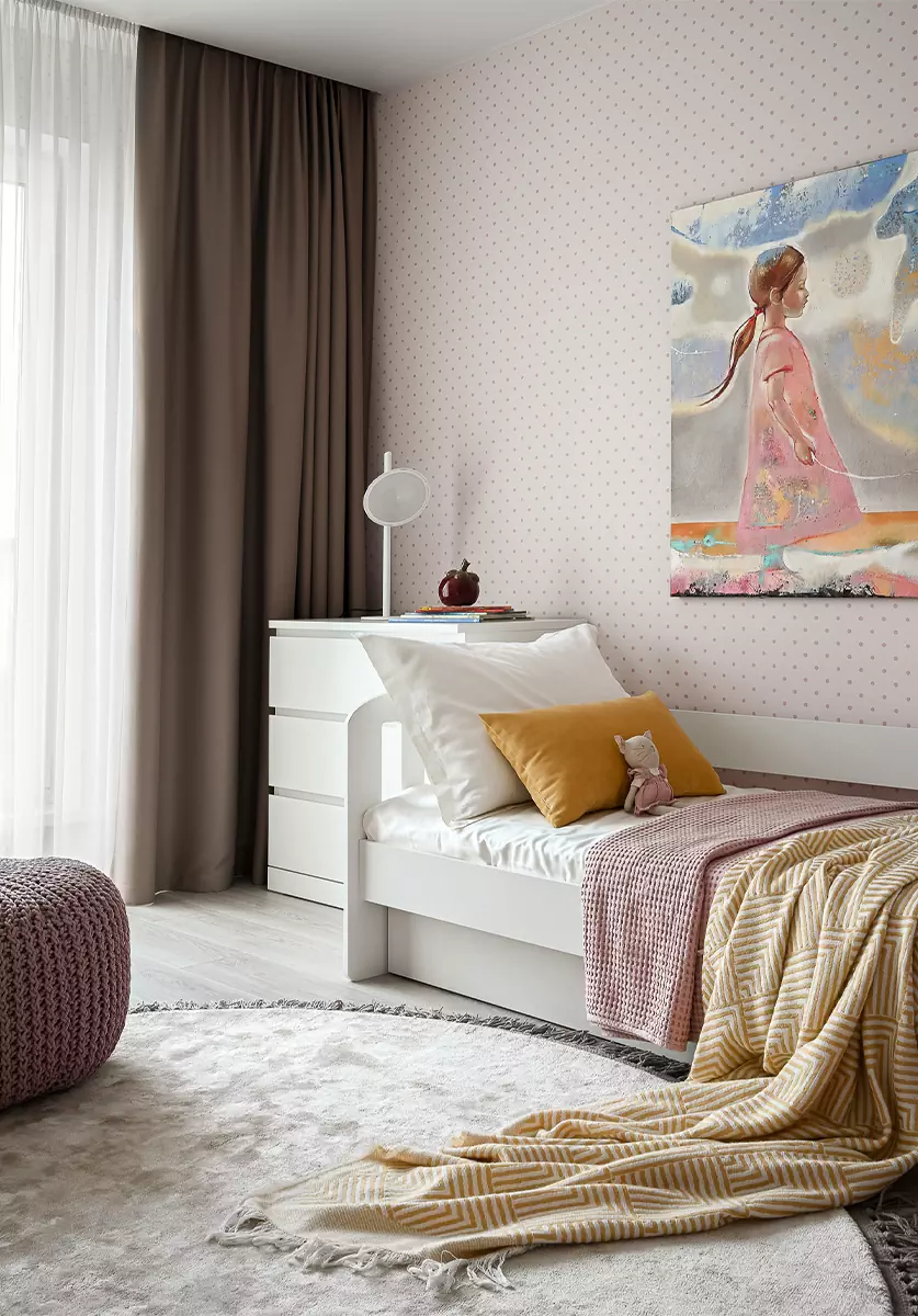 Красочная роспись мастер-спальни в сдержанном интерьере минской квартиры — проект Миланы Колодник