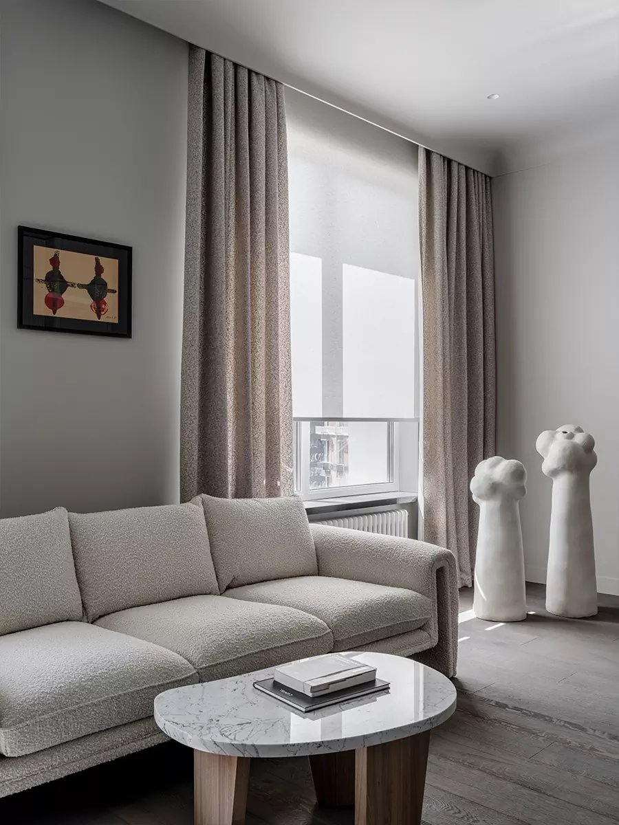 Брутальность, утонченность и современное искусство в интерьере квартиры для молодой девушки — проект Андрея Агамирова