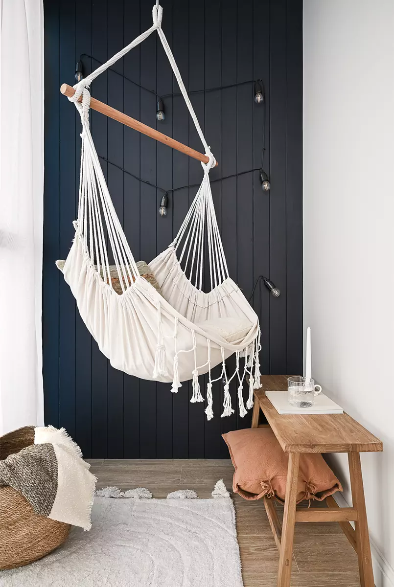 Теплая древесина и оттенки леса в интерьере небольшой минской квартиры – проект студии ESTE Design