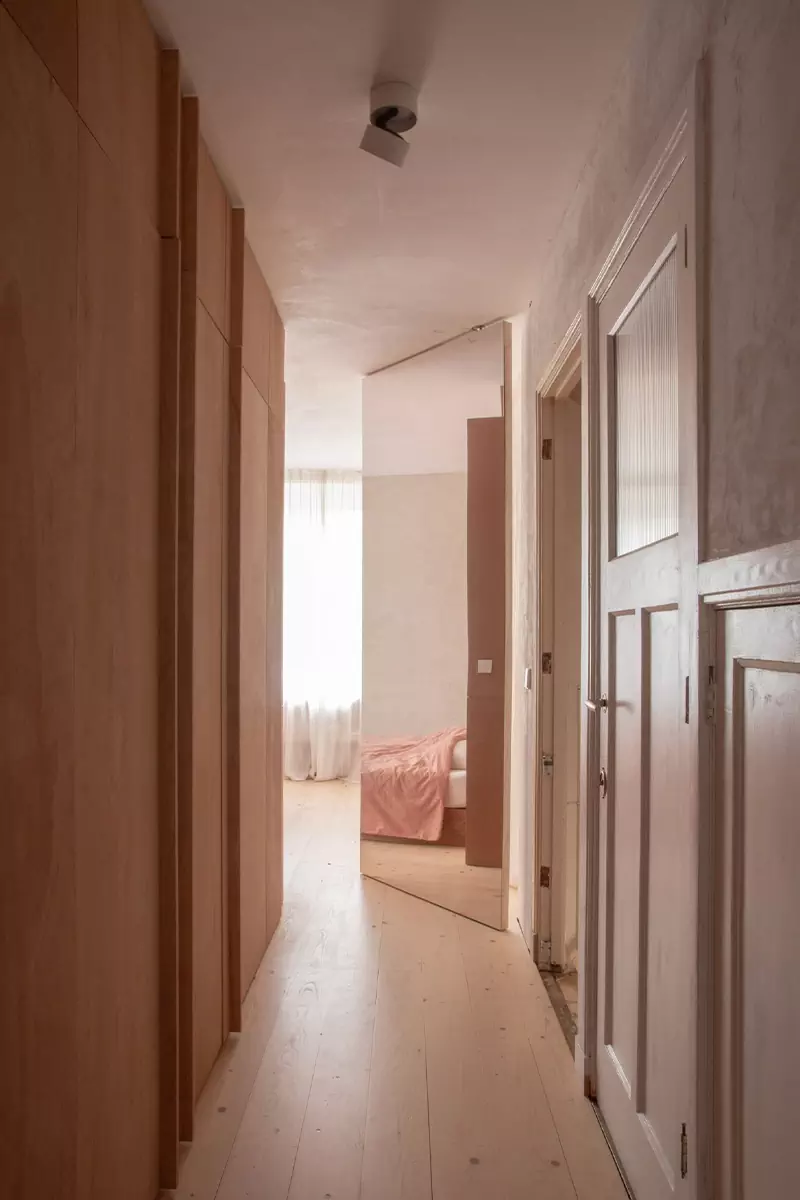 Ванна в спальне и другие оригинальные решения в интерьере нидерландской квартиры — проект Улли Хекманн и Нинке Бонгерс