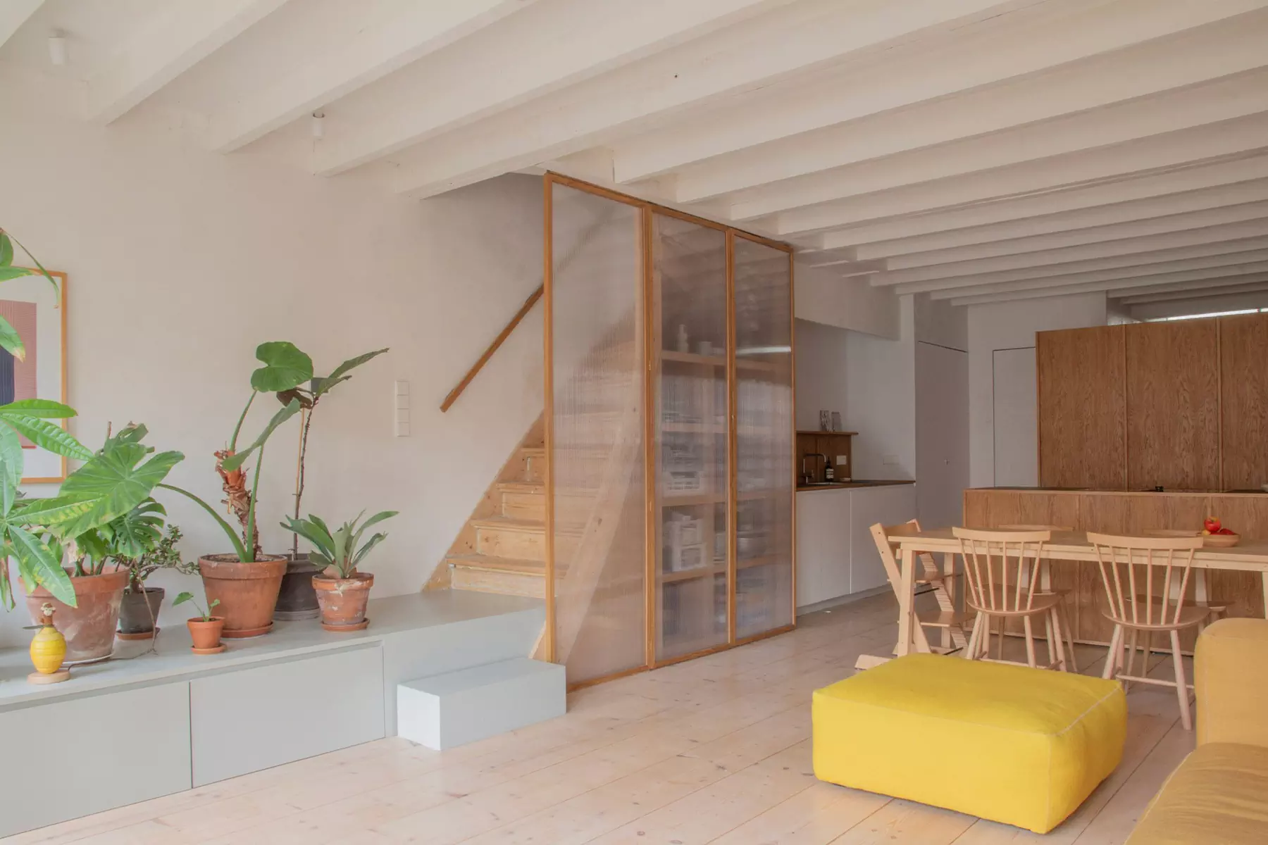 Ванна в спальне и другие оригинальные решения в интерьере нидерландской квартиры — проект Улли Хекманн и Нинке Бонгерс