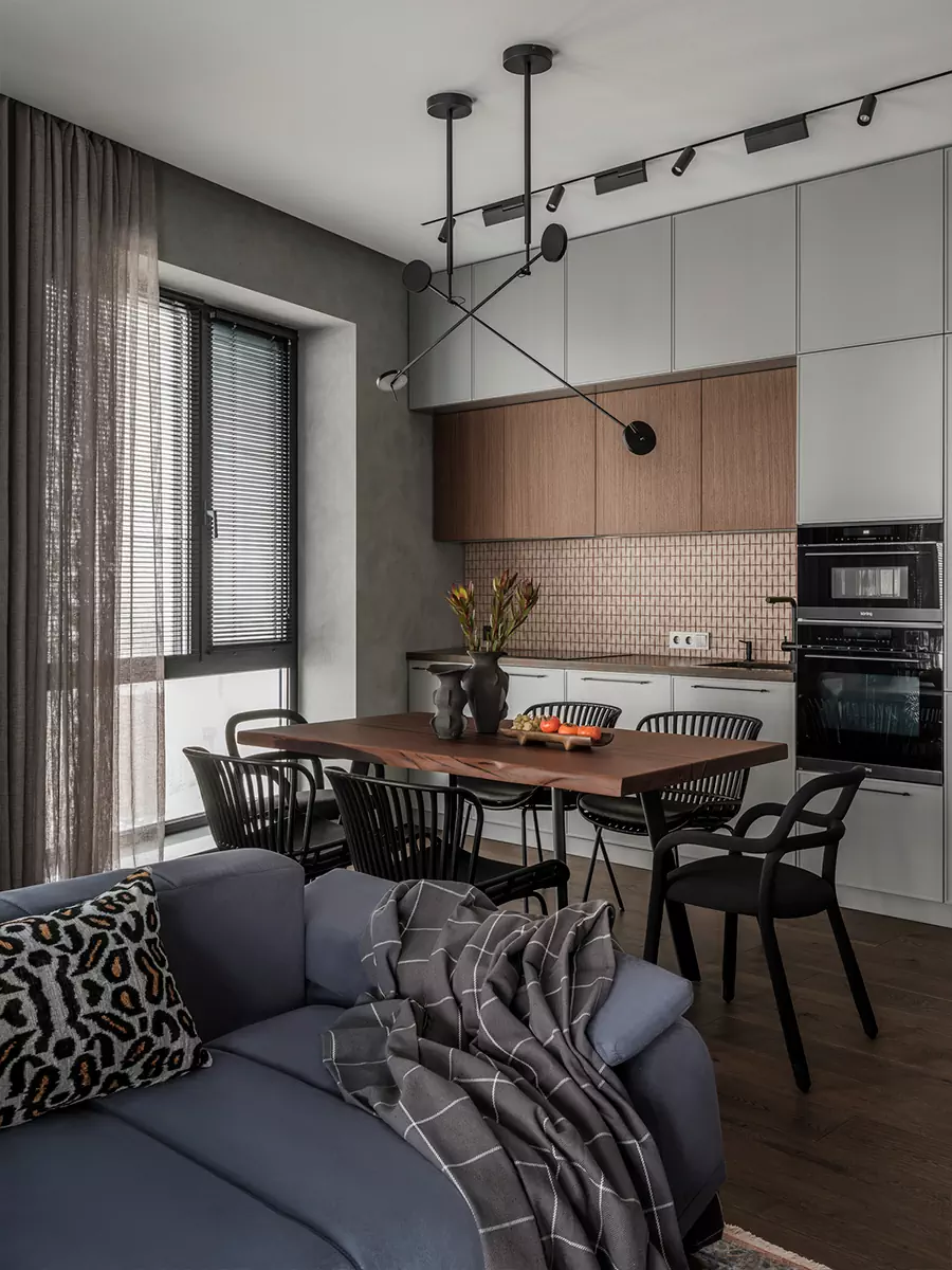 Уютные зоны отдыха и продуманные световые сценарии в интерьере квартиры для молодого человека — проект Дарьи Сатиной