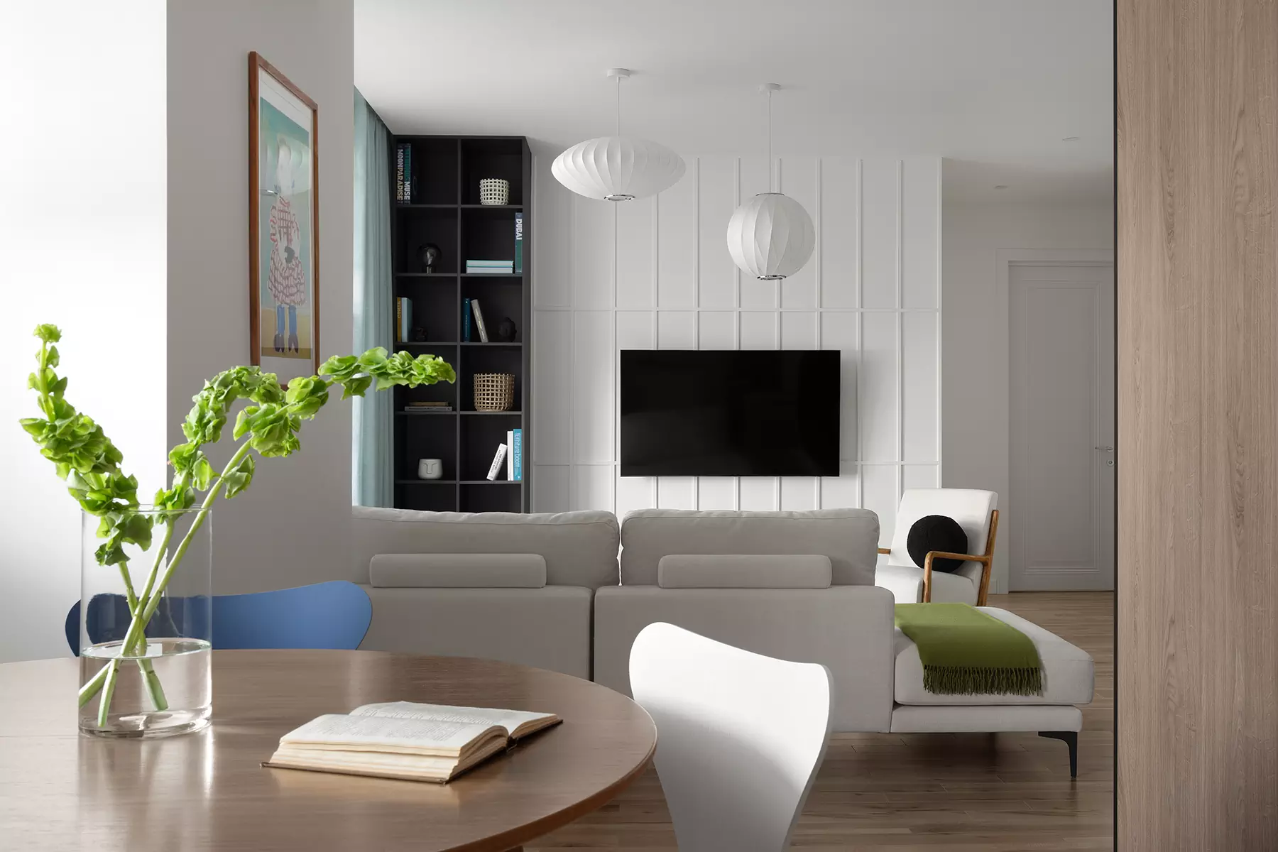 Точечные цветовые акценты в интерьере квартиры для пары с двумя детьми – проект Камилы Иргалиевой