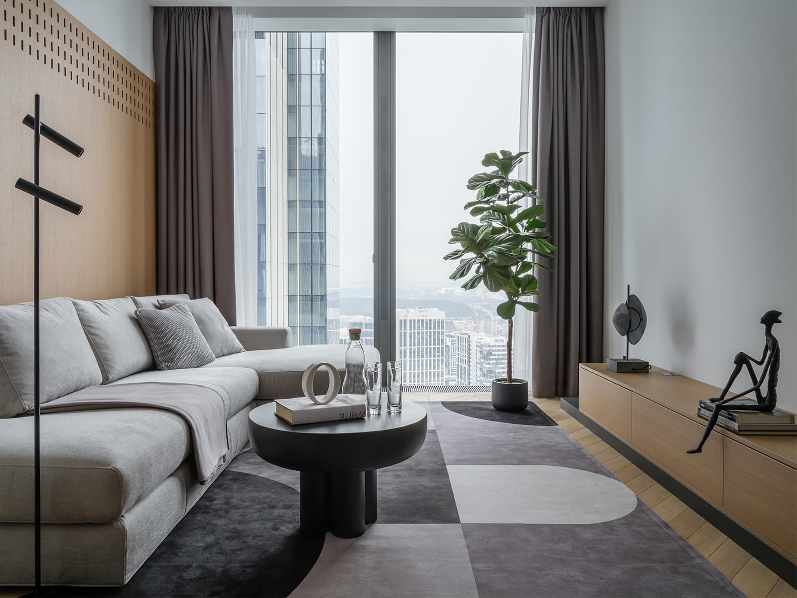 Обволакивающие темные оттенки и ванная со стеклянным потолком в интерьере австралийского коттеджа — проект Adrian Amore Architects