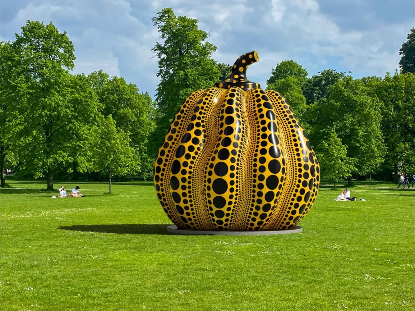 Рядом с галереей Serpentine установят скульптуру Яёи Кусамы