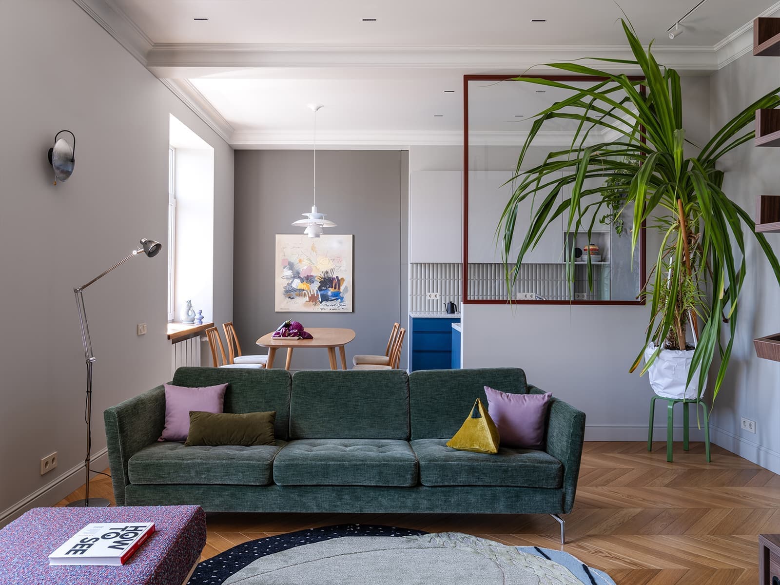 Винтажная мебель и отделка в яркой современной квартире в Ростове-на-Дону — проект Лины Дедюхиной