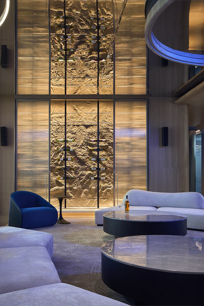 Футуристичные формы и все оттенки космоса в интерьере китайского клуба эстетической медицины — проект студии VCG Design