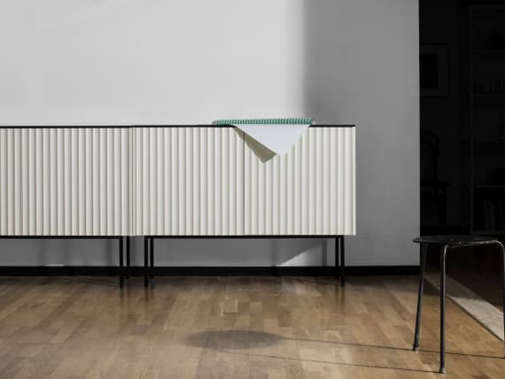 Скандинавские дизайнеры трансформировали кухни IKEA в минималистичные буфеты Скандинавские дизайнеры трансформировали кухни IKEA в минималистичные буфеты