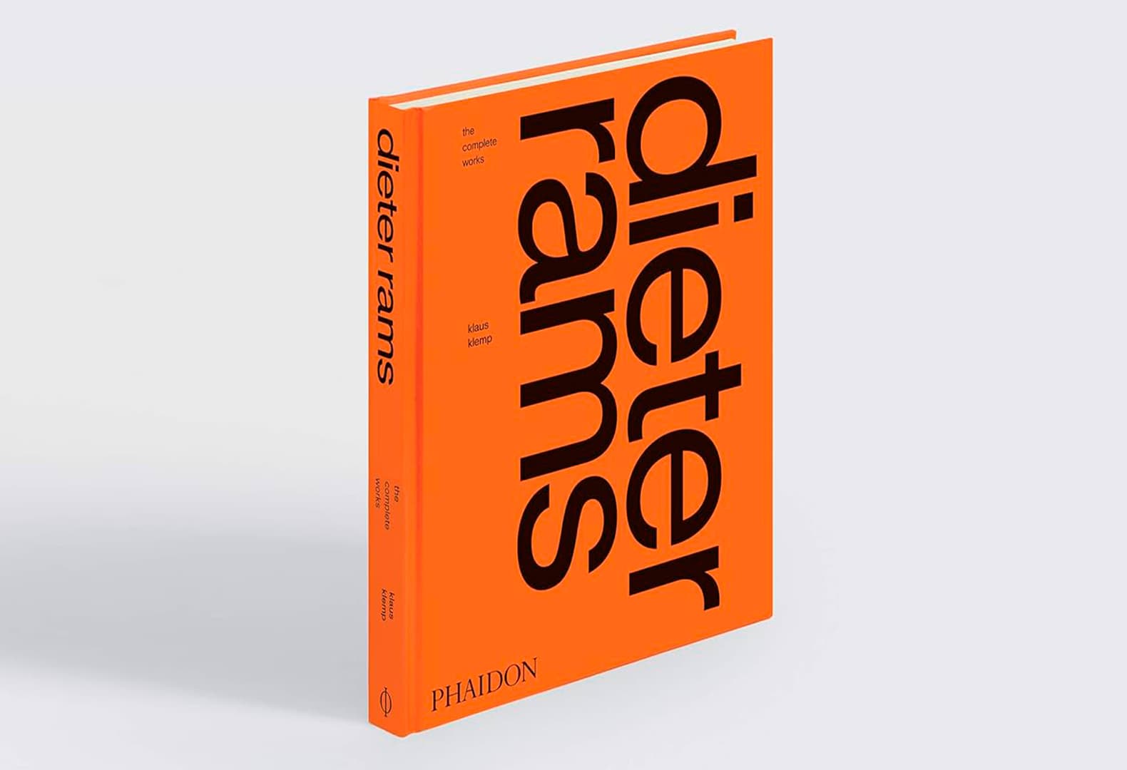 8 лучших книг для предметных дизайнеров: рекомендации Димы Логинова