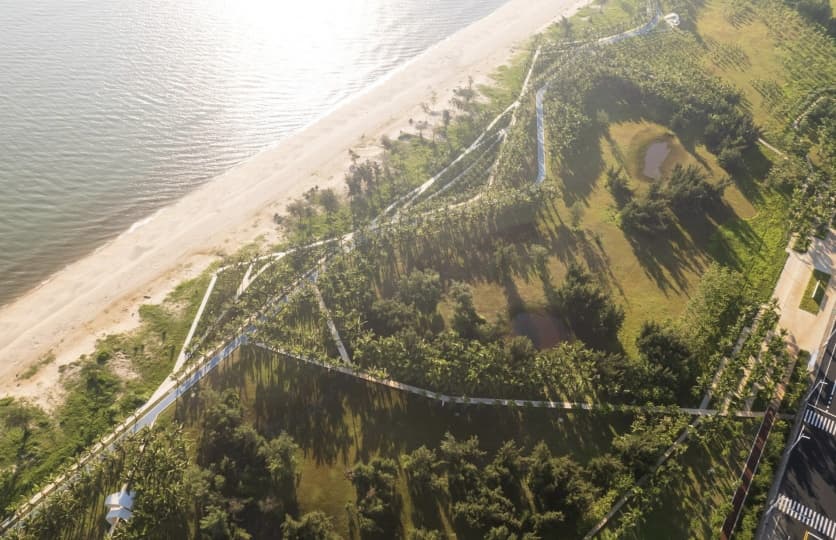 Студия Turenscape превратила дамбу на Хайнане в общественное пространство