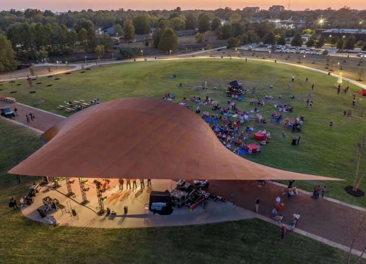 Эффектный павильон для выступлений в Арканзасе по проекту Trahan Architects