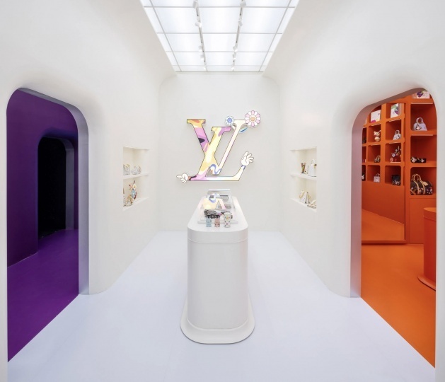 Такаси Мураками и Louis Vuitton переосмыслили капсульные отели в новом поп-апе