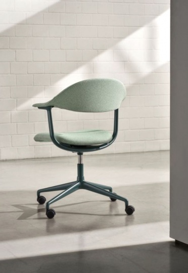 Эрван Буруллек создал технологичный рабочий стул для Vitra