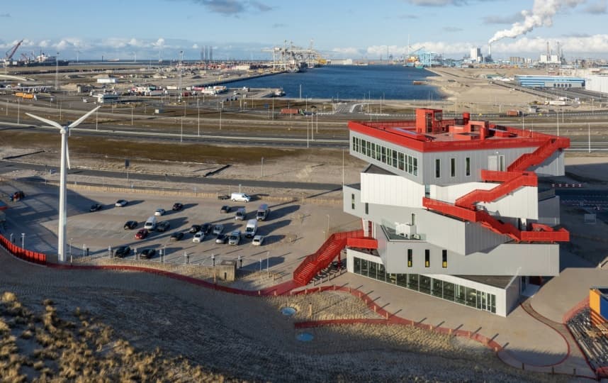 Студия MVRDV построила выставочный центр в порту Роттердама