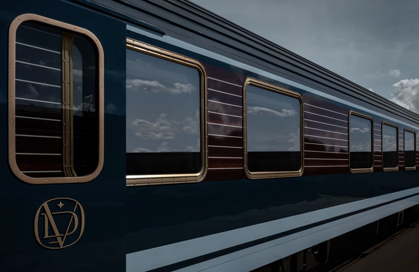 Dimore Studio создала кинематографичный интерьер поезда La Dolce Vita Orient Express