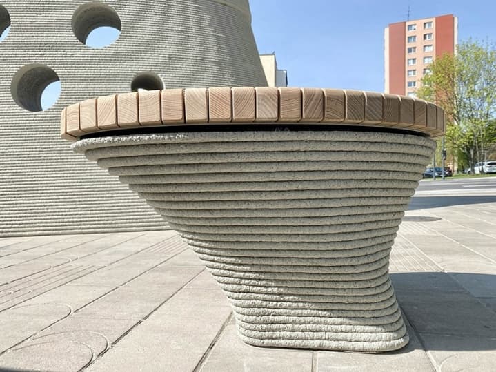 Чешские архитекторы напечатали на 3D-принтере автобусную остановку
