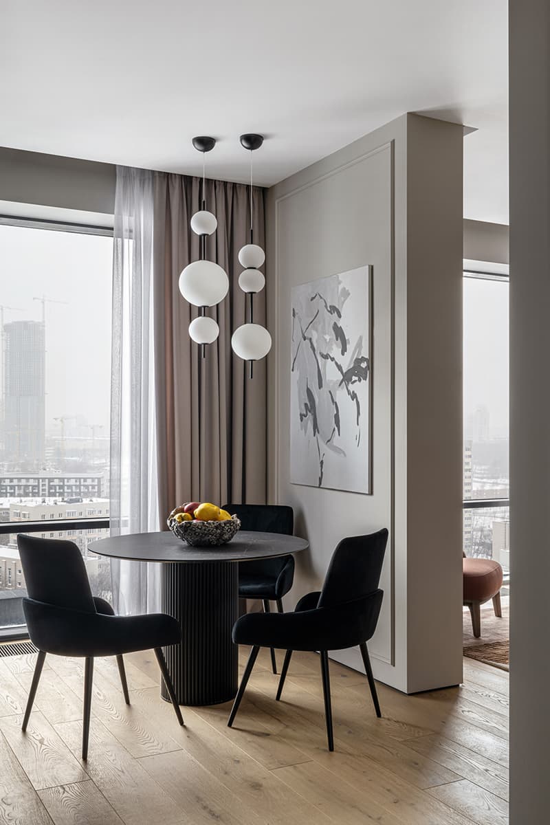 Акцентная глянцевая кухня и нежная детская в интерьере небольшой квартиры — проект Анны и Дмитрия Коробко