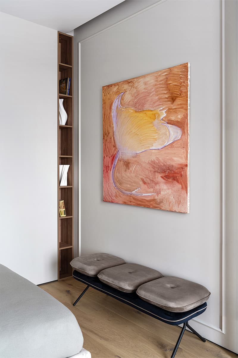 Акцентная глянцевая кухня и нежная детская в интерьере небольшой квартиры — проект Анны и Дмитрия Коробко