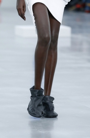 Issey Miyake создал обувь для бренда Camper по принципу A Piece of Cloth