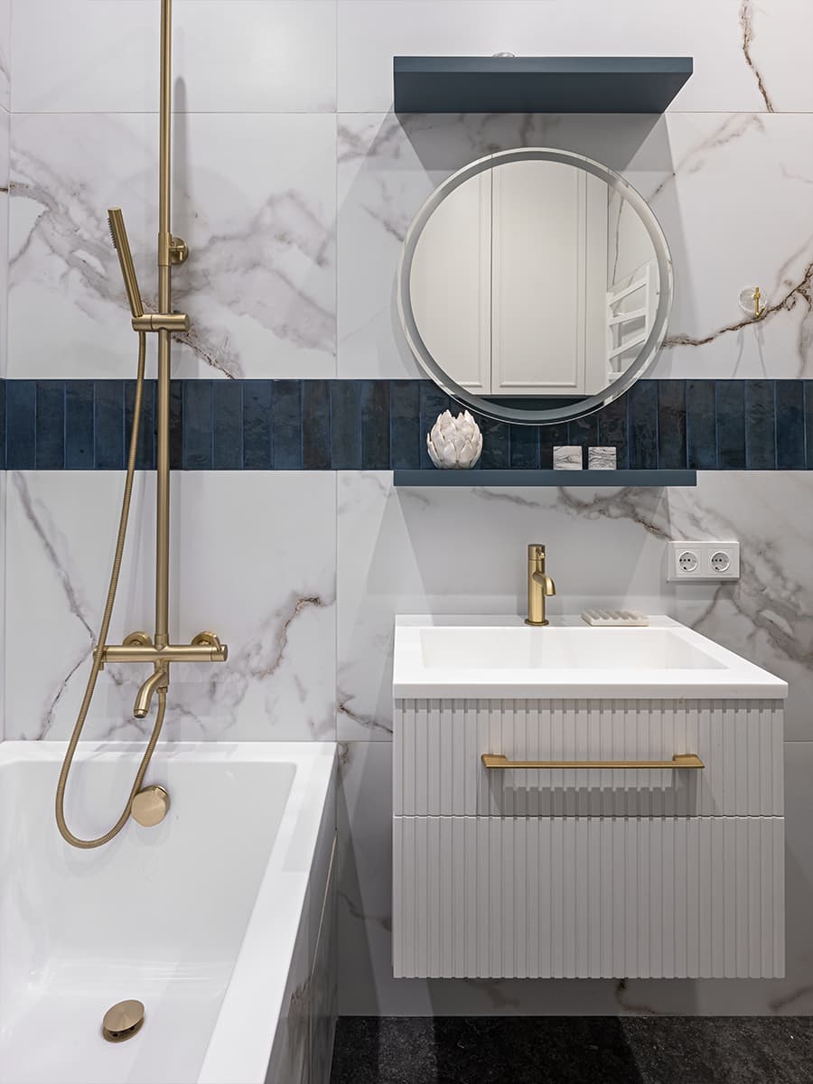 Деревянные оконные откосы и природные тона в небольшой квартире — проект Евгении Заболоцкой