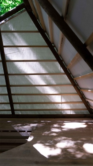 Meaningless Architecture построили кабину для медитации в лесу