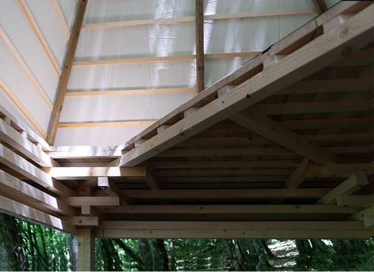 Meaningless Architecture построили кабину для медитации в лесу