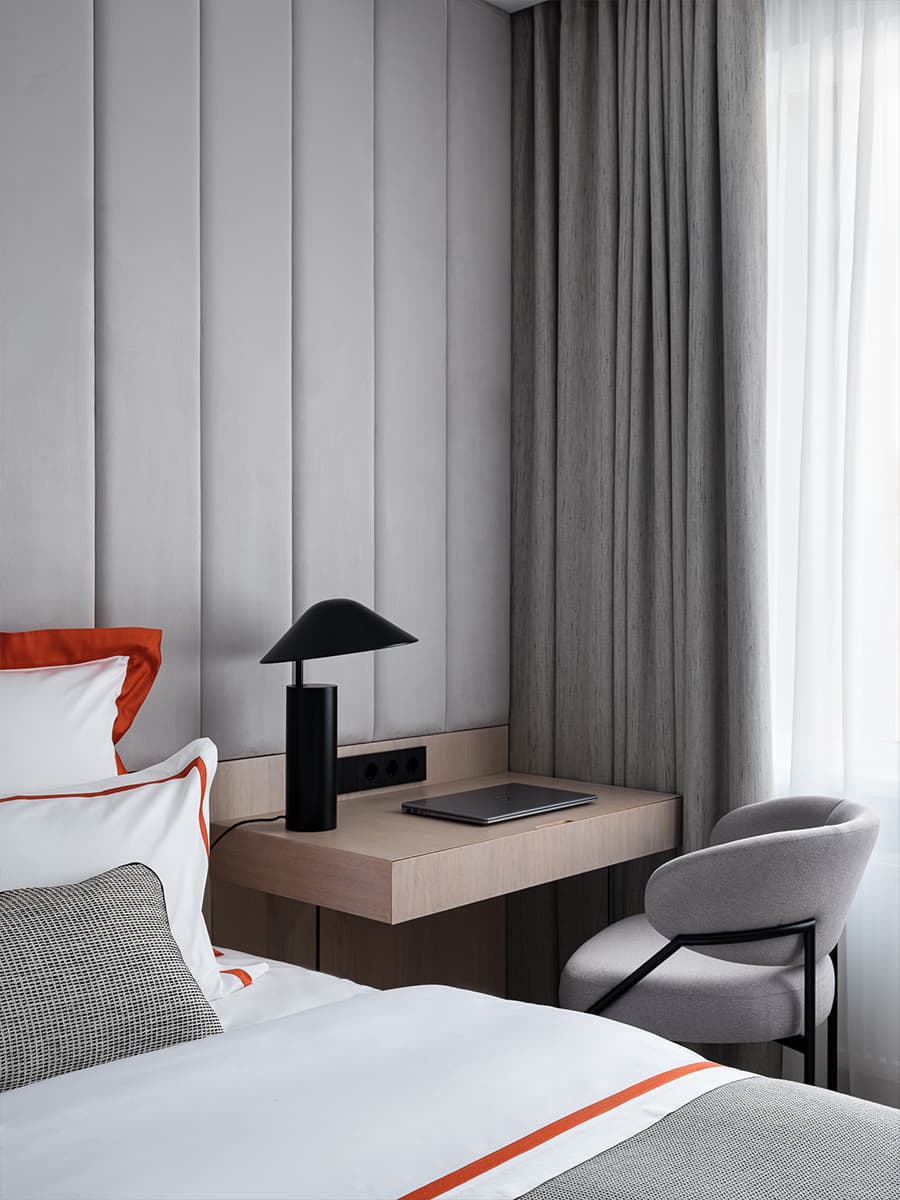 Терракотовые акценты в интерьере небольшой квартиры — проект студии Poshinteriors