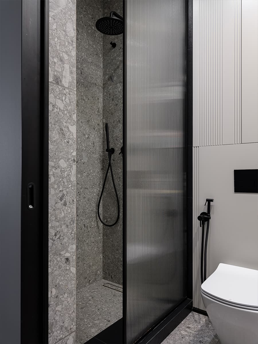 Терракотовые акценты в интерьере небольшой квартиры — проект студии Poshinteriors