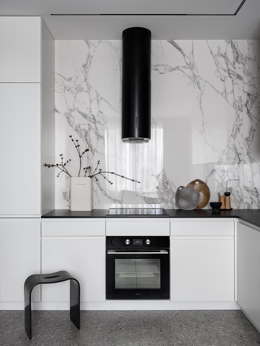 Терракотовые акценты в интерьере небольшой квартиры — проект студии Poshinteriors