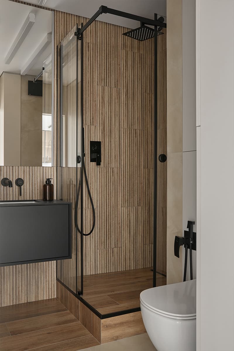 Контраст строгости и теплоты в квартире для программиста — проект студии дизайна интерьеров KIWI