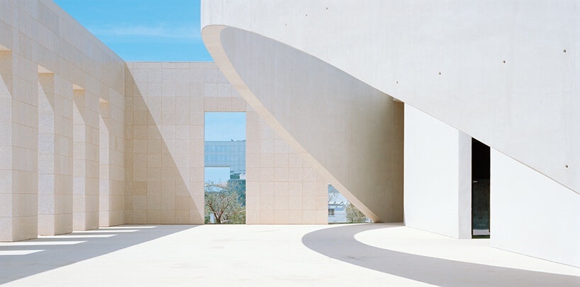 Bofill Taller de Arquitectura построила университетский конференц-центр в Рабате