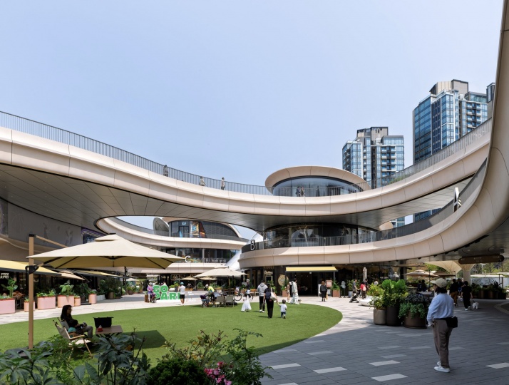 Zaha Hadid Architects построили развлекательный комплекс в Гонконге