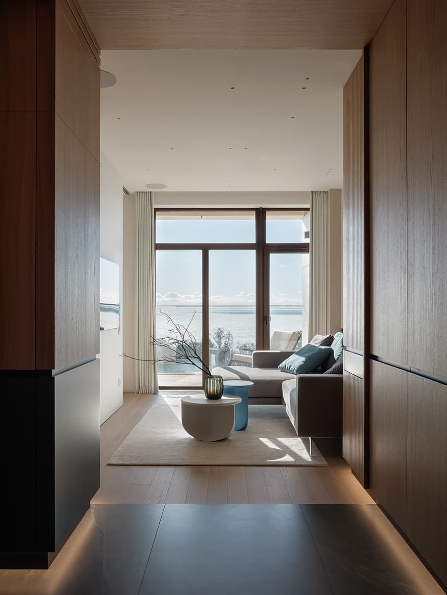 Наполненный теплом интерьер квартиры на берегу Финского залива — проект Background Studio