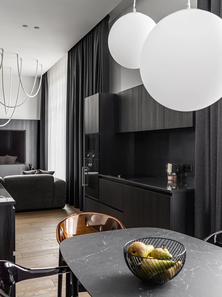 Монохром, черные стеновые панели и лаконичные светильники в квартире для холостяка — проект Артема Алексеева w3