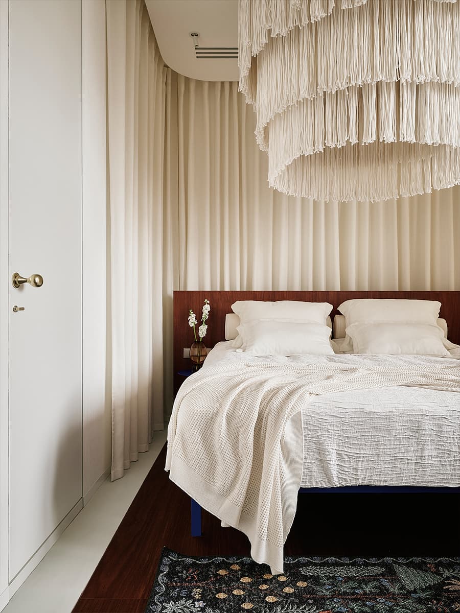 Эклектичный интерьер семейной квартиры с петербургским характером — проект DA Bureau