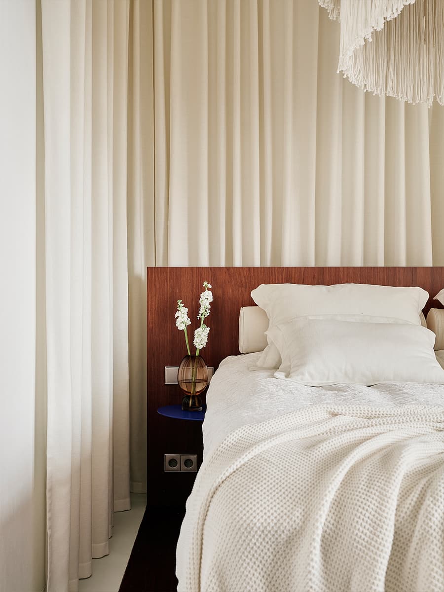 Эклектичный интерьер семейной квартиры с петербургским характером — проект DA Bureau