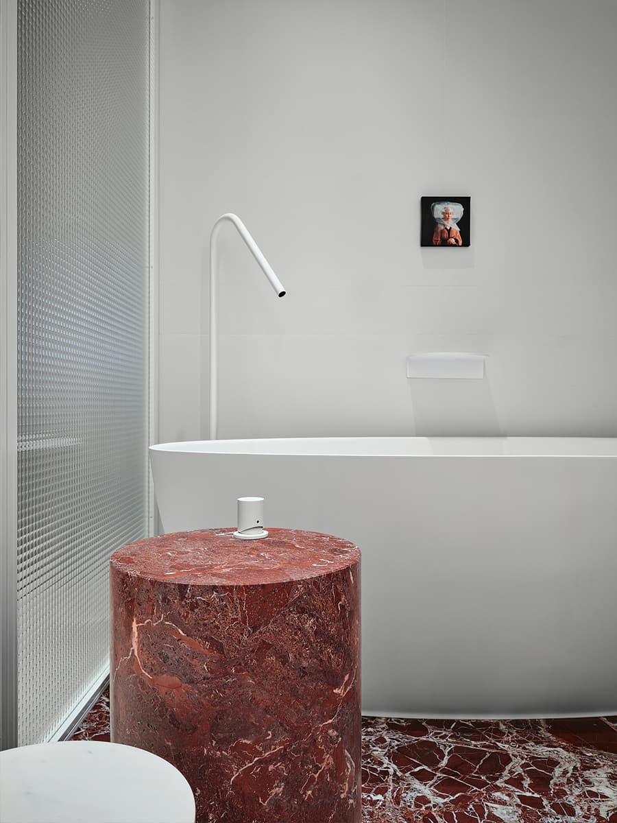 Эклектичный интерьер семейной квартиры с петербургским характером — проект DA Bureau