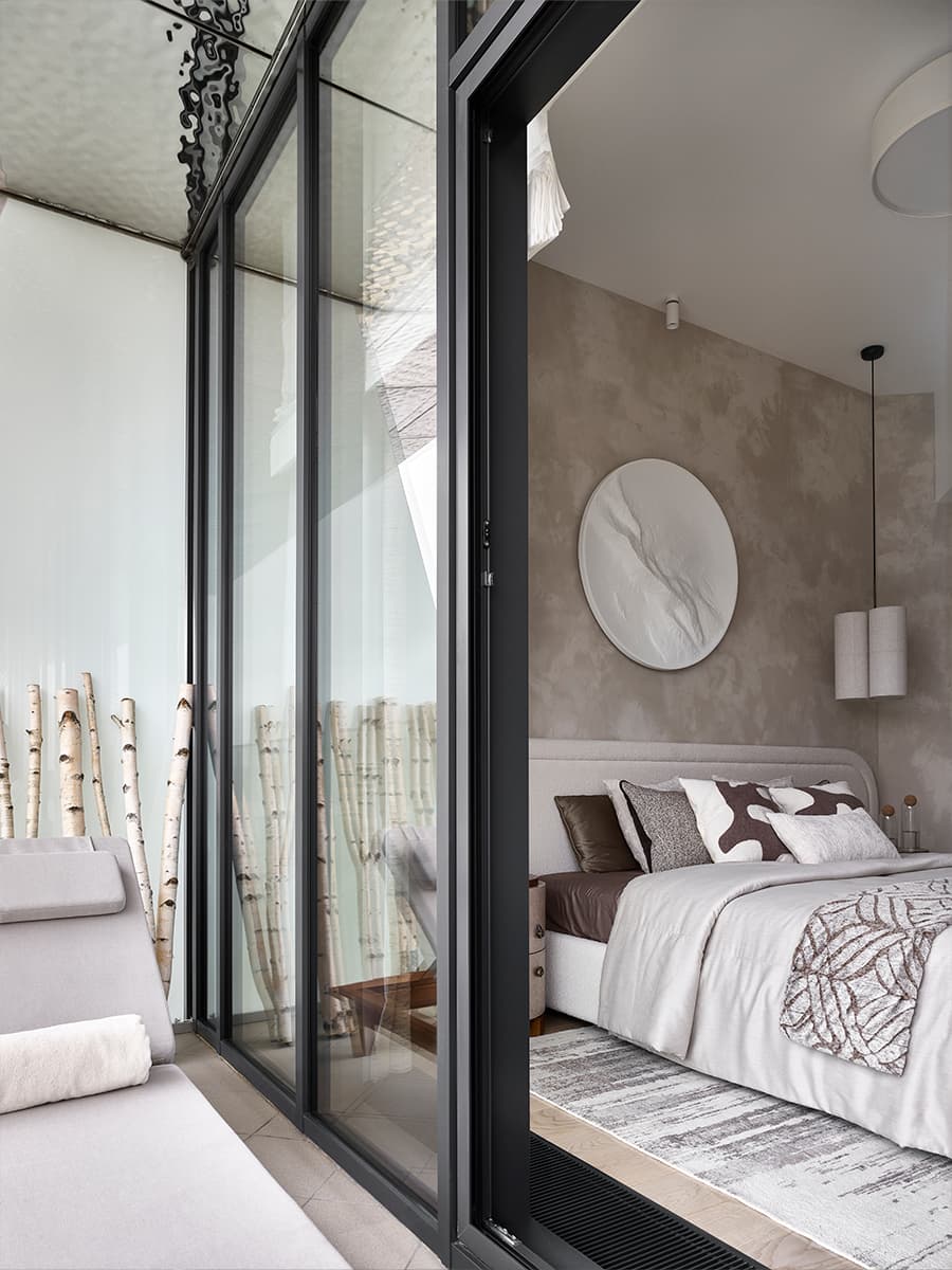 Медитативный теплый интерьер квартиры в шумной столице — проект студии DESIGN IS FINE